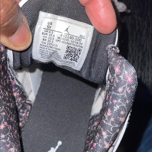 Jordan 3 Retro Big kids Sneakers in White and Pink Vintage Floral. Brand New‼️ - Picture 8 of 11